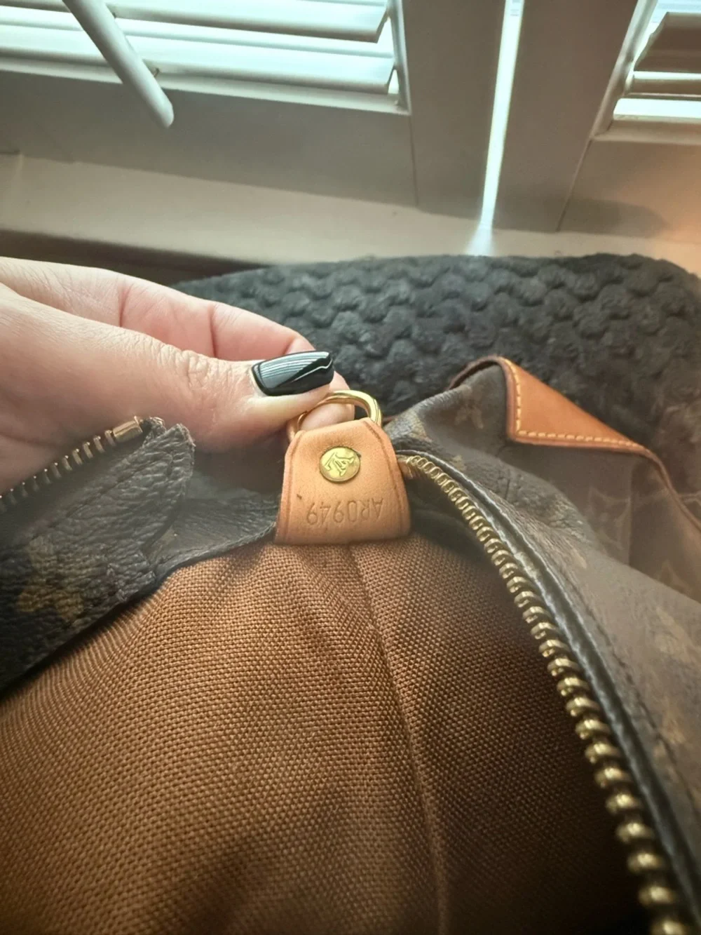 Louis Vuitton Cabas Mezzo - Picture 11 of 11